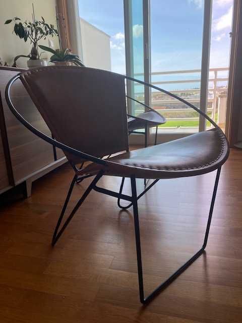 Cadeirão em pele da AREA