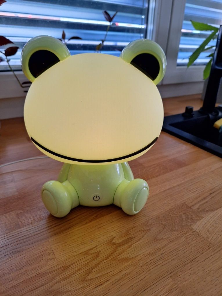 Lampka nocna żabka.