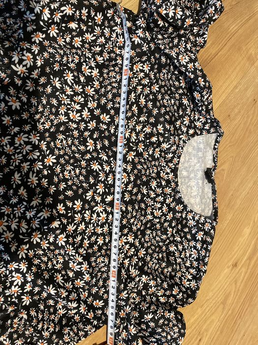 Luźna sukienka w kwiaty