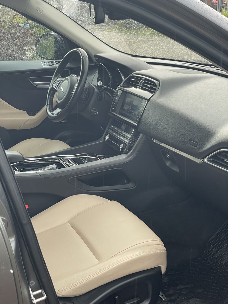 Jaguar F-Pace 2.0t 2017 r.