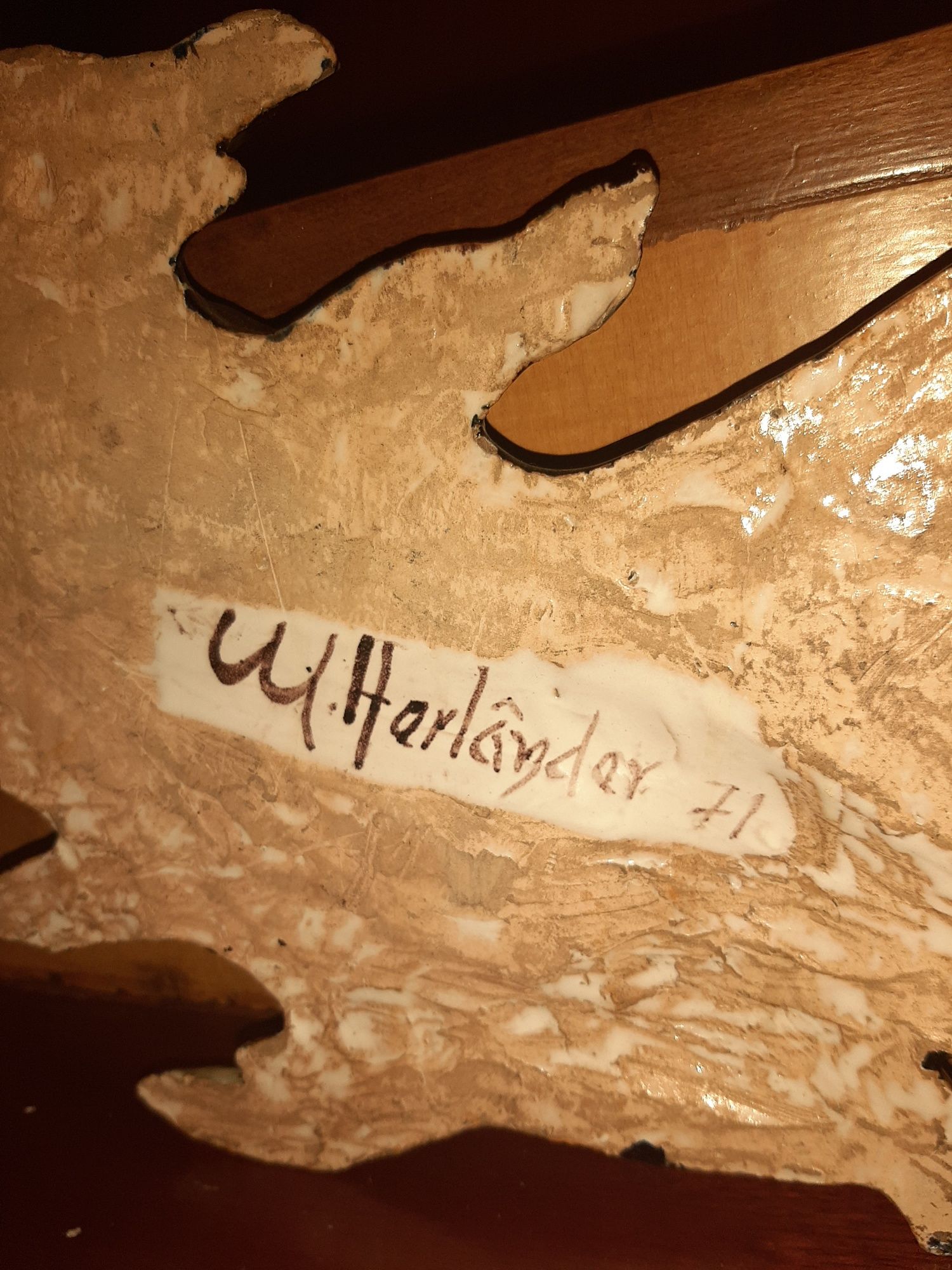 Lindíssima  Peça de Cerâmica  Vidrada Assinada  Herlander