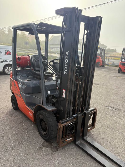 wózek widłowy Toyota