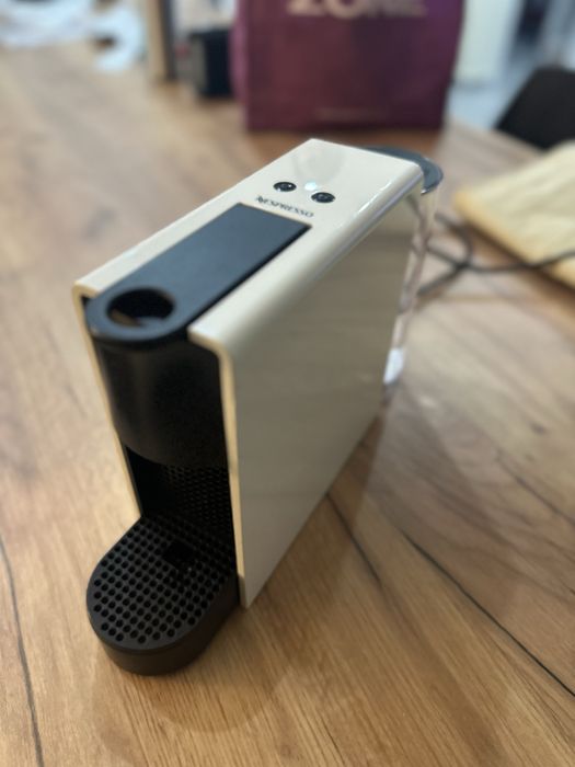 Cafeteira Nespresso - Essenza