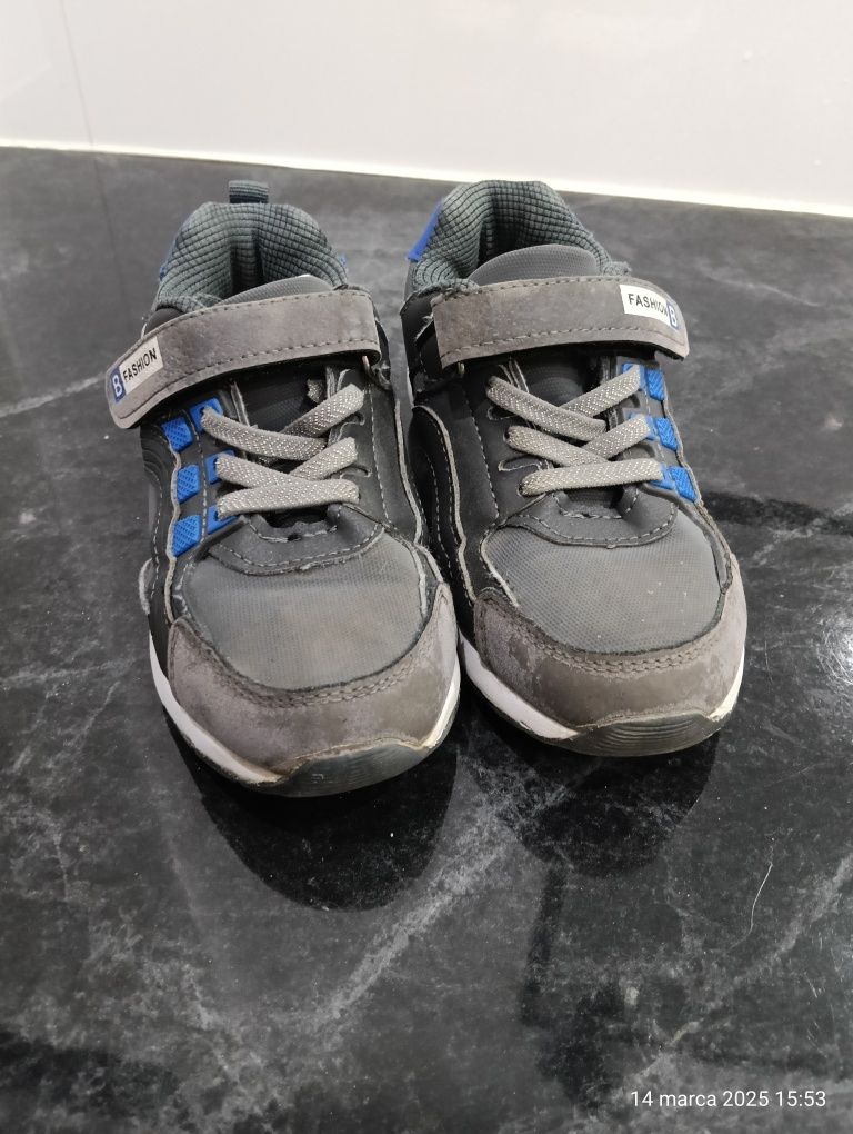 Buty sportowe chłopięce rozm. 30