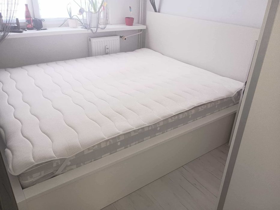 Łóżko sypialniane dwuosobowe 160x200  z materacami i skrzynia pojemna