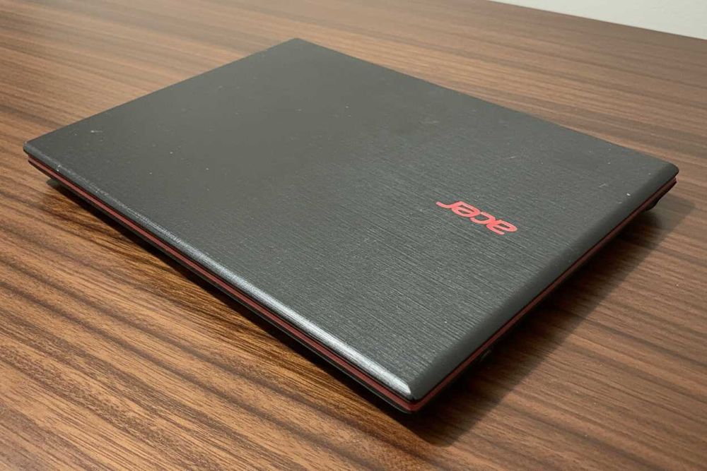 Portátil Acer Aspire i3 8GB RAM SSD 256 GB e HD 1 TB em bom estado