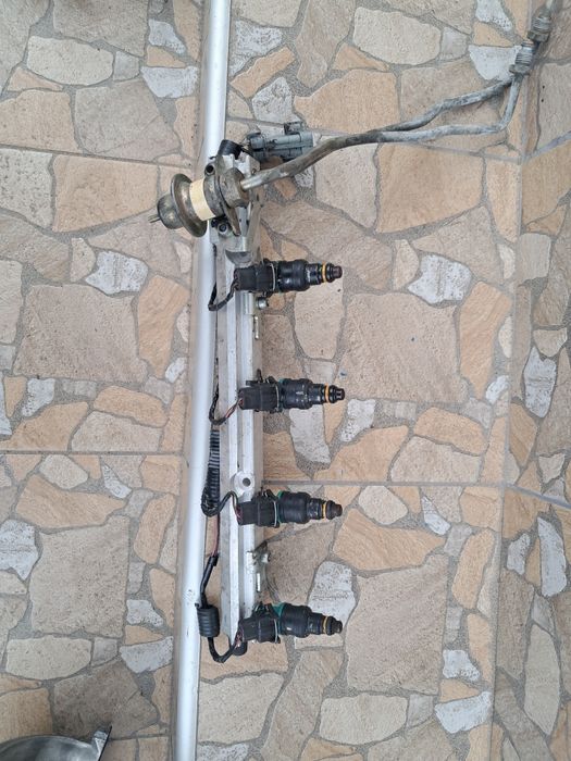 Рампа з форсунками ваз 2110 2111 2112 1.5 16кл.