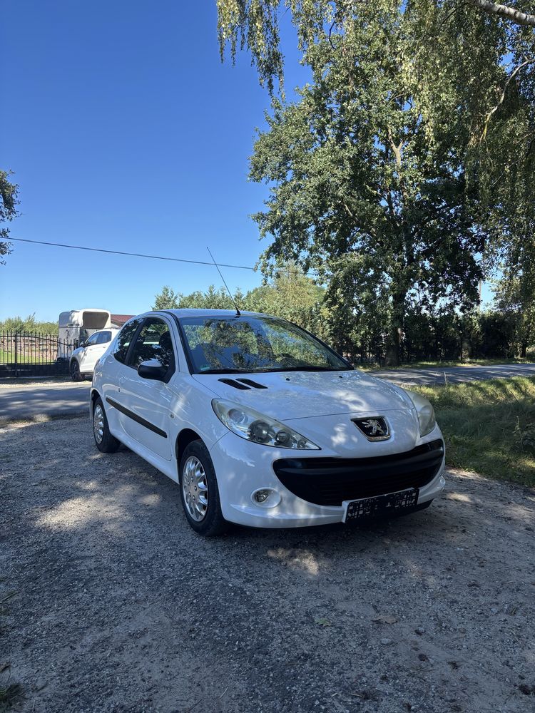 Peugot 206 Plus • 1.4 Benzyna ( 75 koni ) • 2010 Rok • 144 Tyś Km