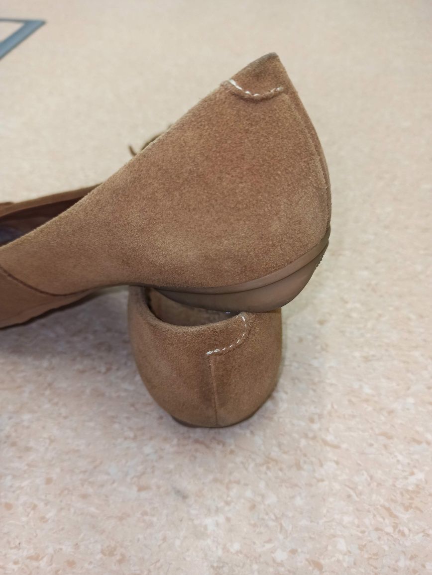 Sapatos castanho claro  camurça tam35 marca: J casual