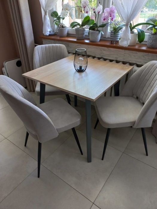 Stół 80x80 stan bardzo dobry