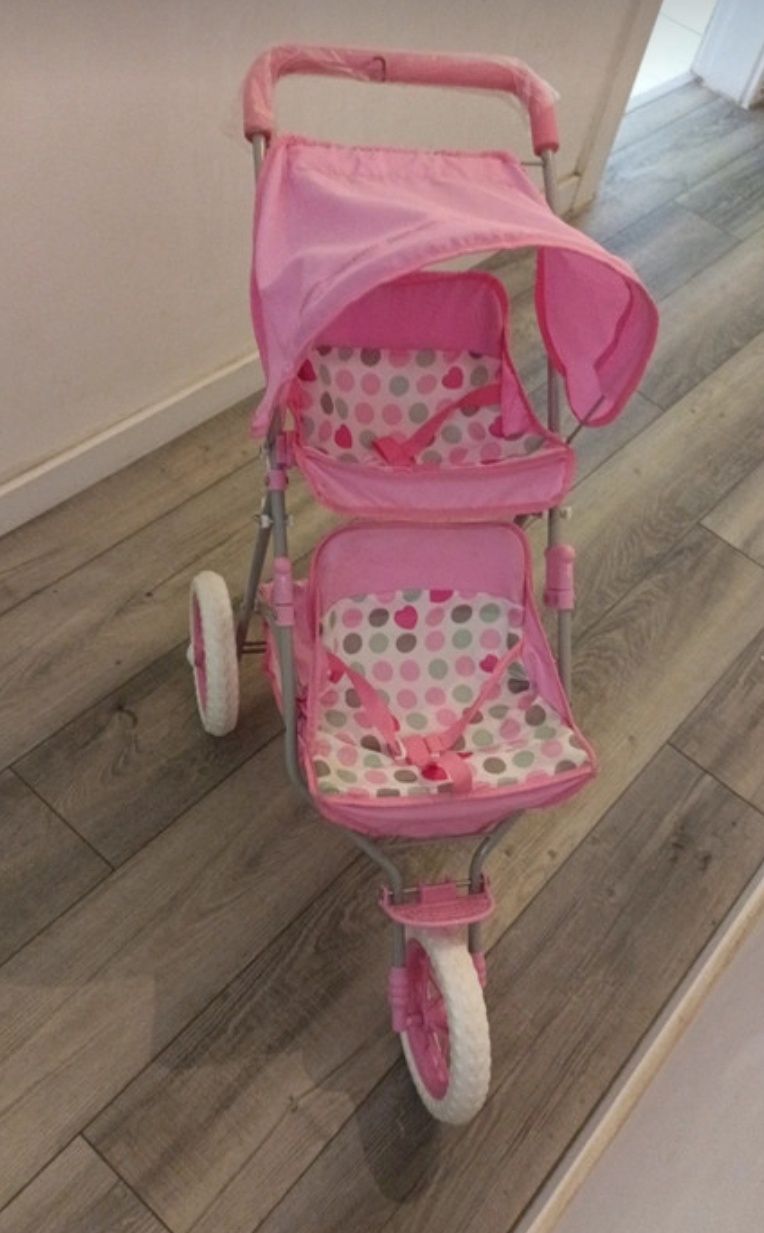 Carrinho de bebê de brincar com 2 lugares. Como novo.
