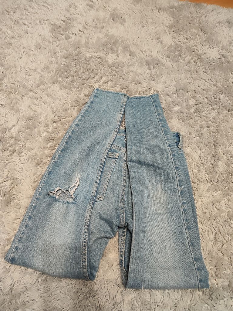 Jeansy spodnie z rozdarciem Bershka 34 XS