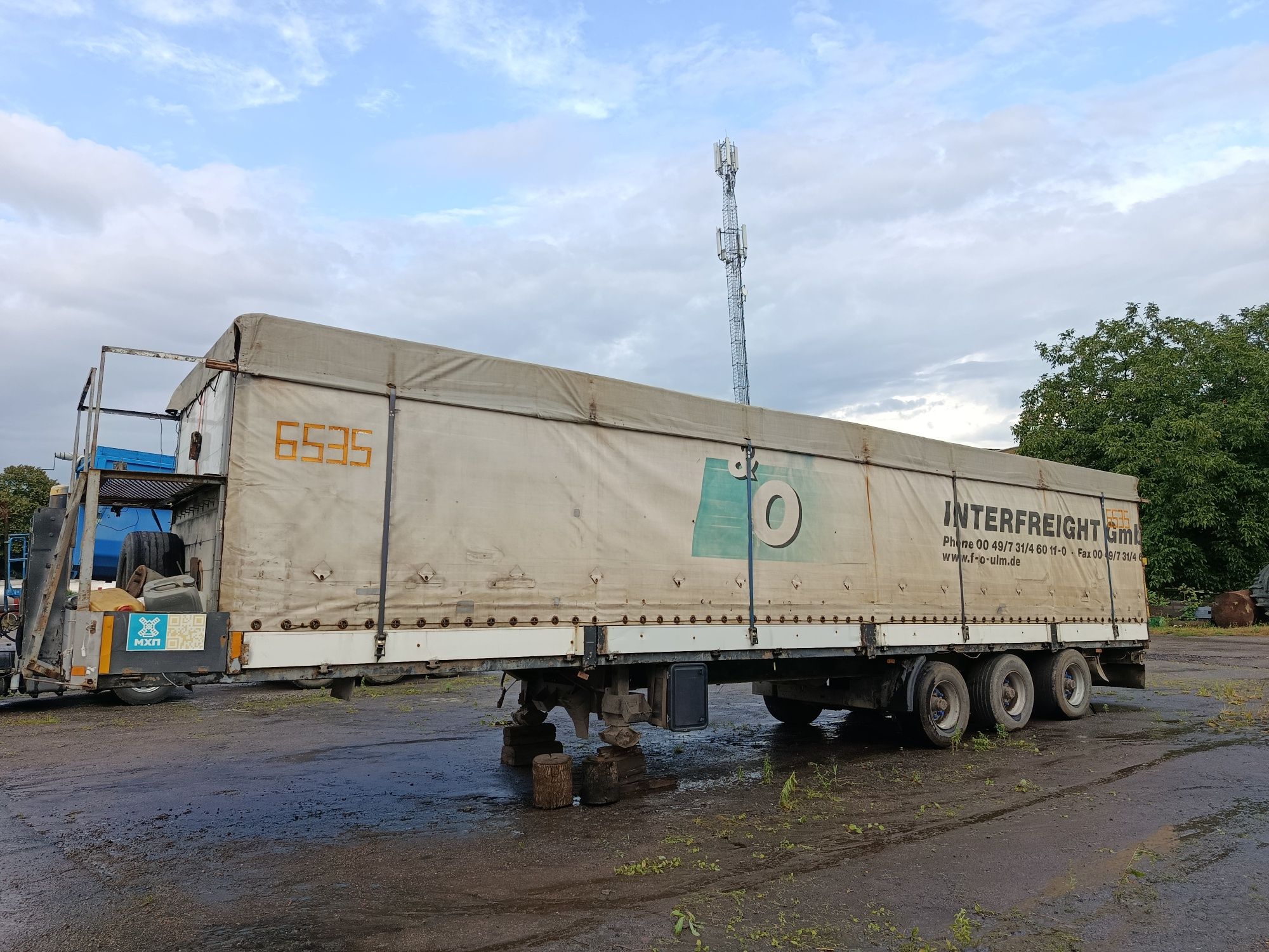 Зерновоз мегаход напівпричіп бортовий