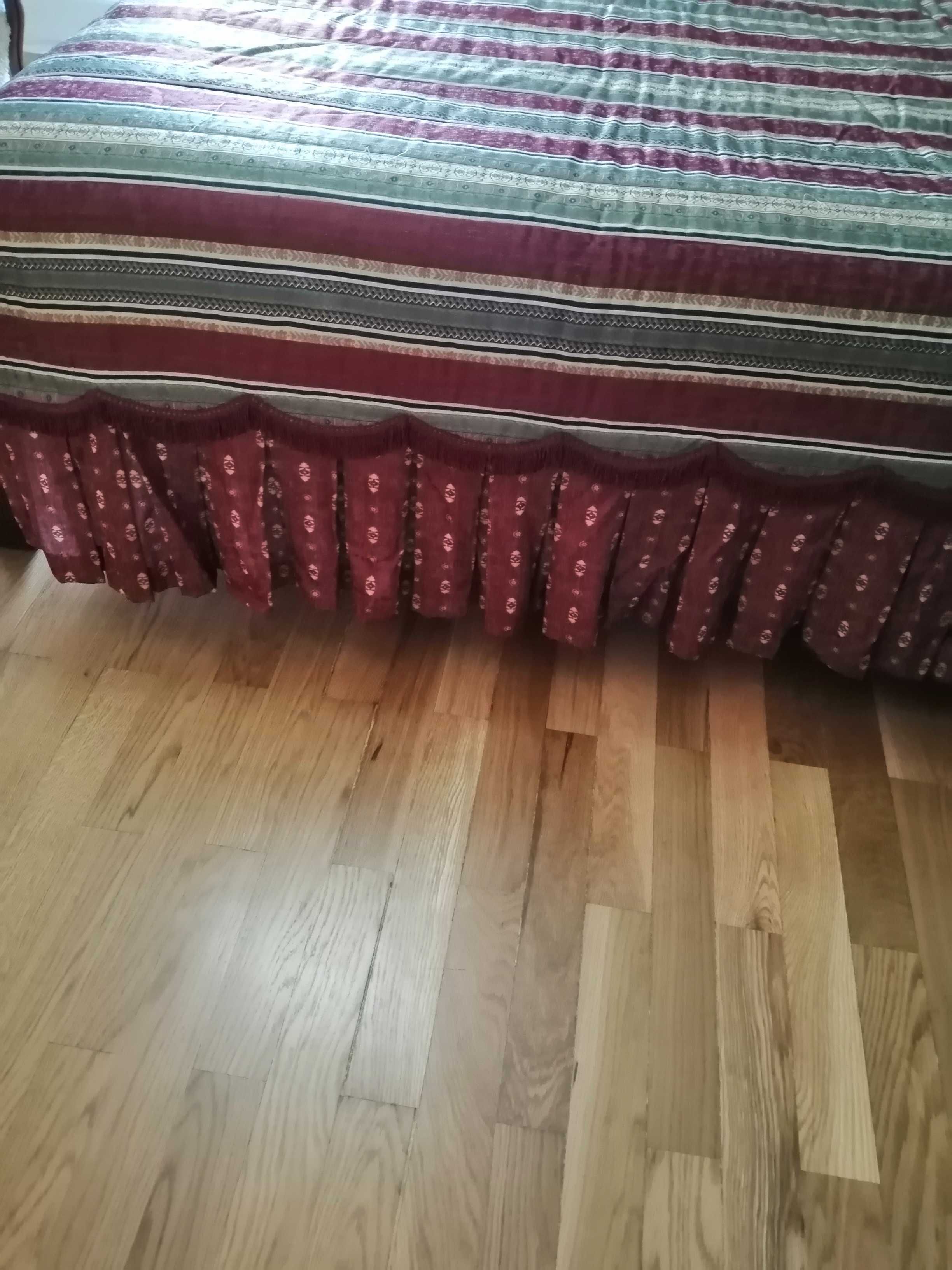 Vendo colcha cama de casal, com cortinados