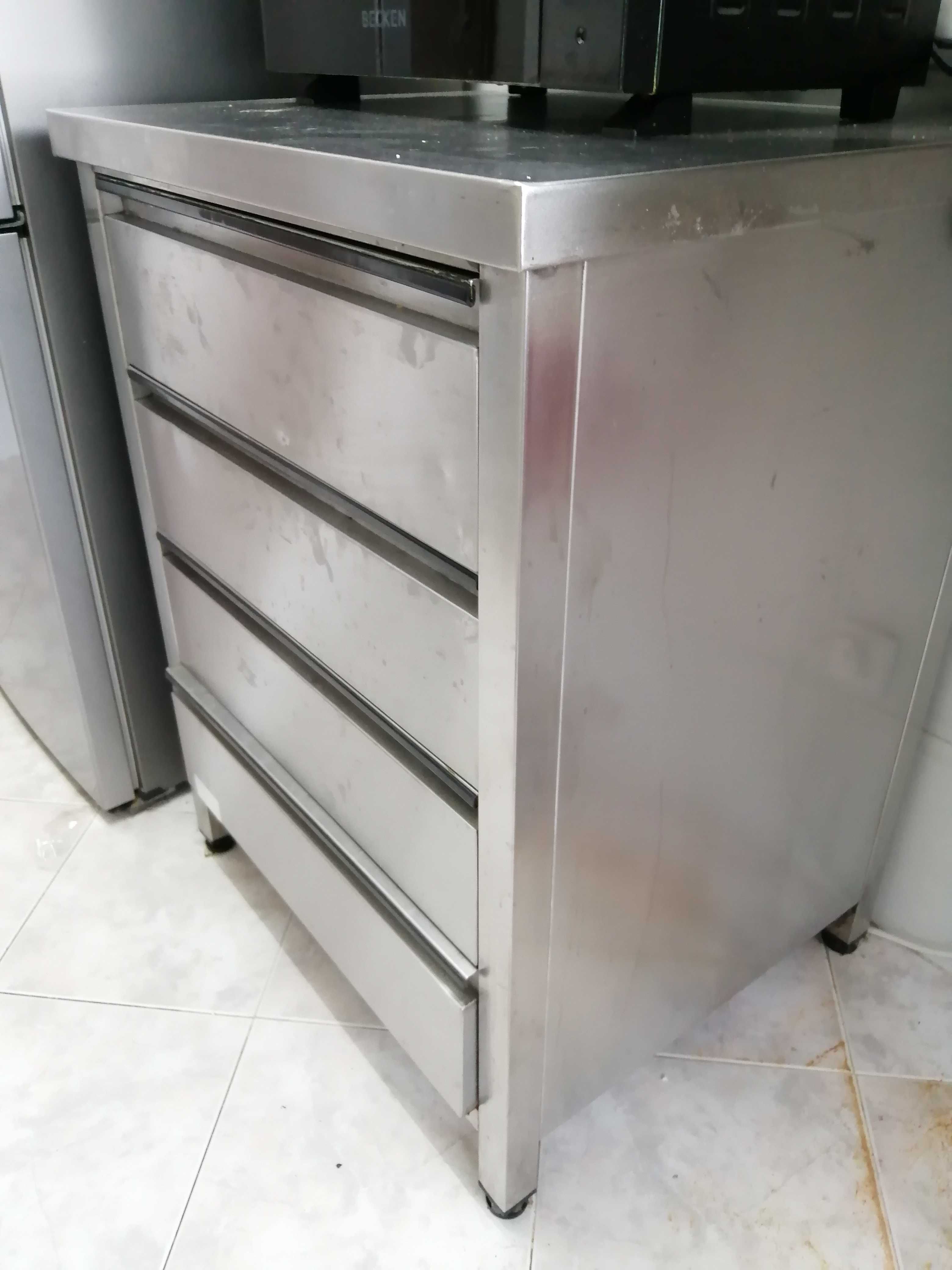 Móvel todo inox com gavetas