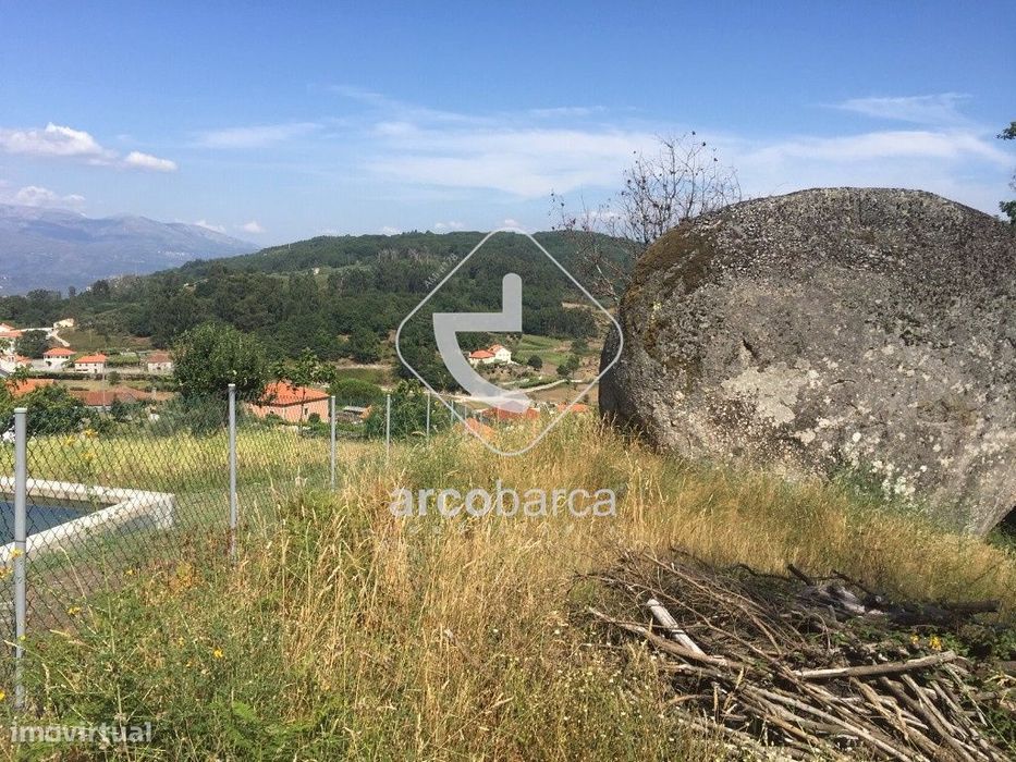 Terreno em zona de construção com 6600m2
