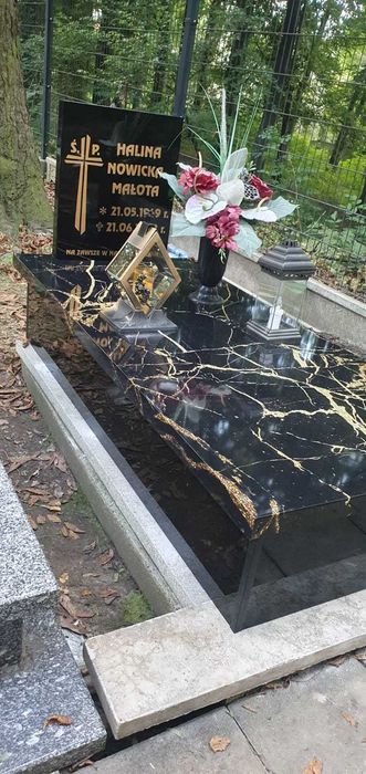 Kompozytowe nagrobki, szybki montaż, niska cena.