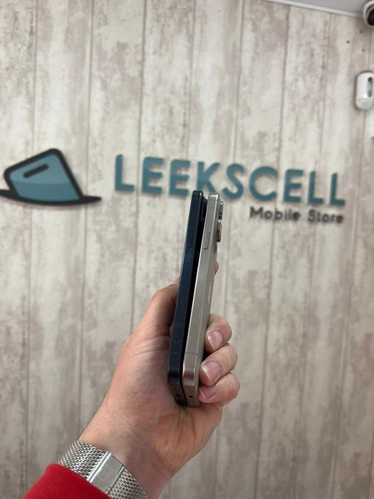 IPHONE 15 PRO MAX - 256GB - 24 meses de garantia