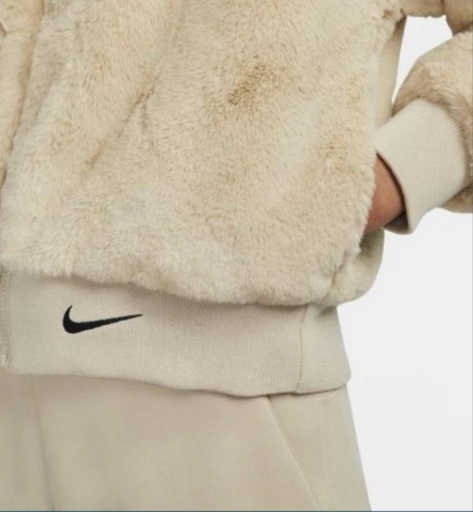 ТЕРМІНОВО! Еко шубка Nike нова