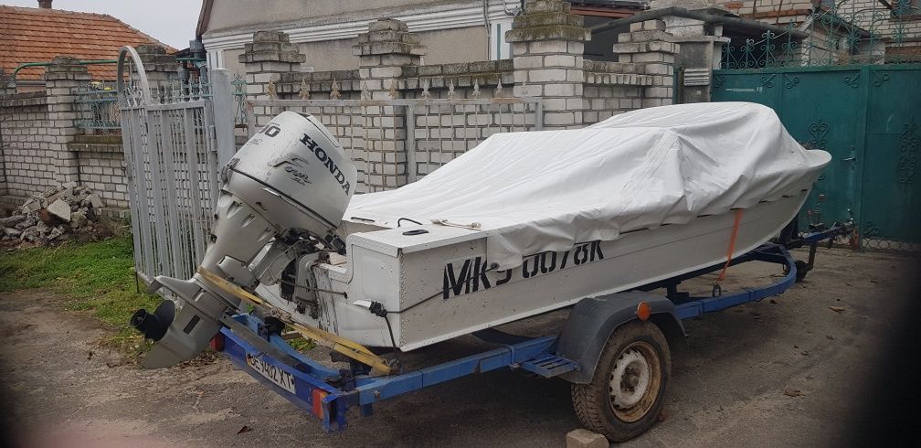 Продаю лодку Южанка 2, с мотором Хонда 30 коротка нога  и с лофетом