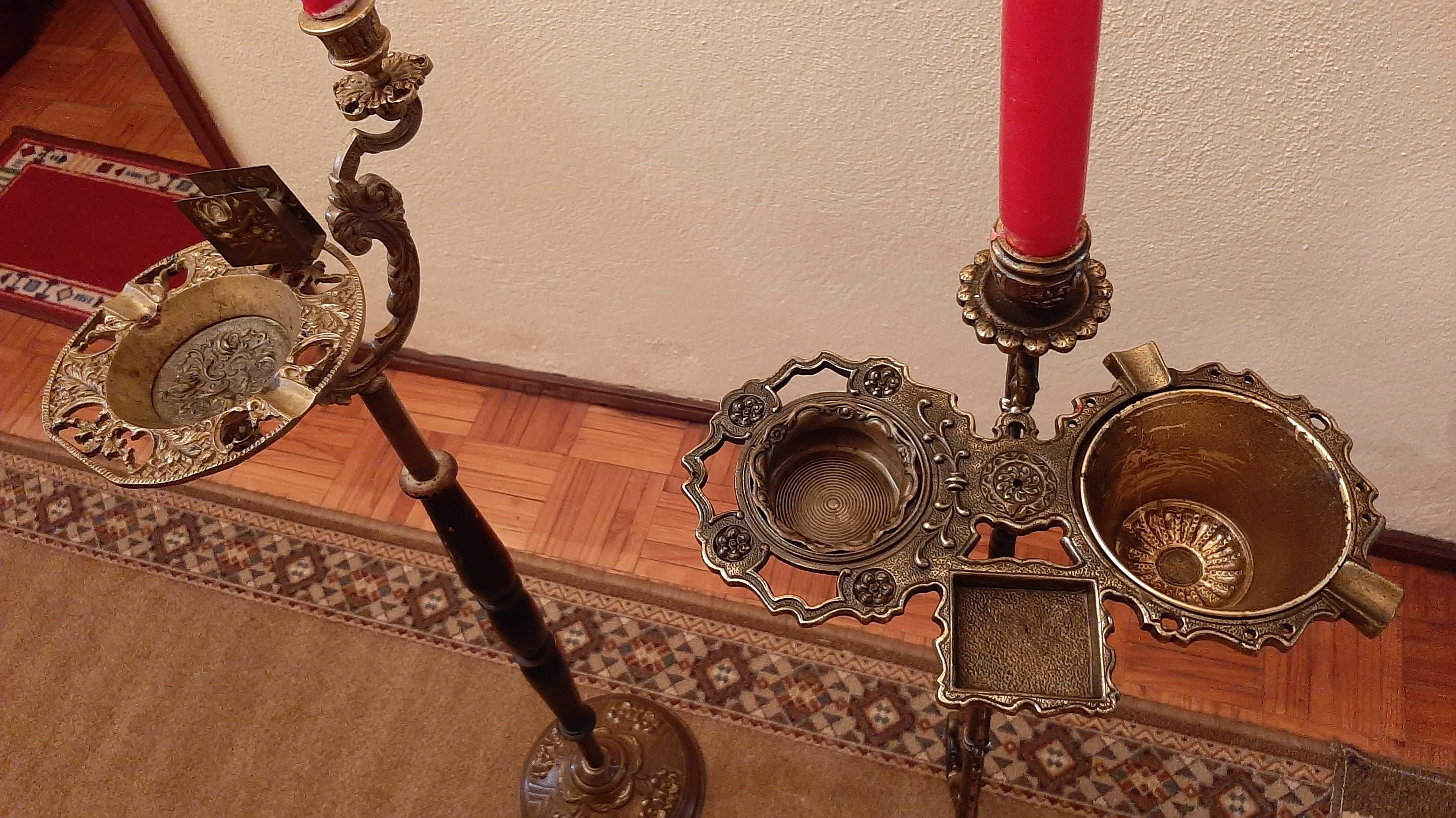 Cinzeiros de pé muito antigos com 80 cm