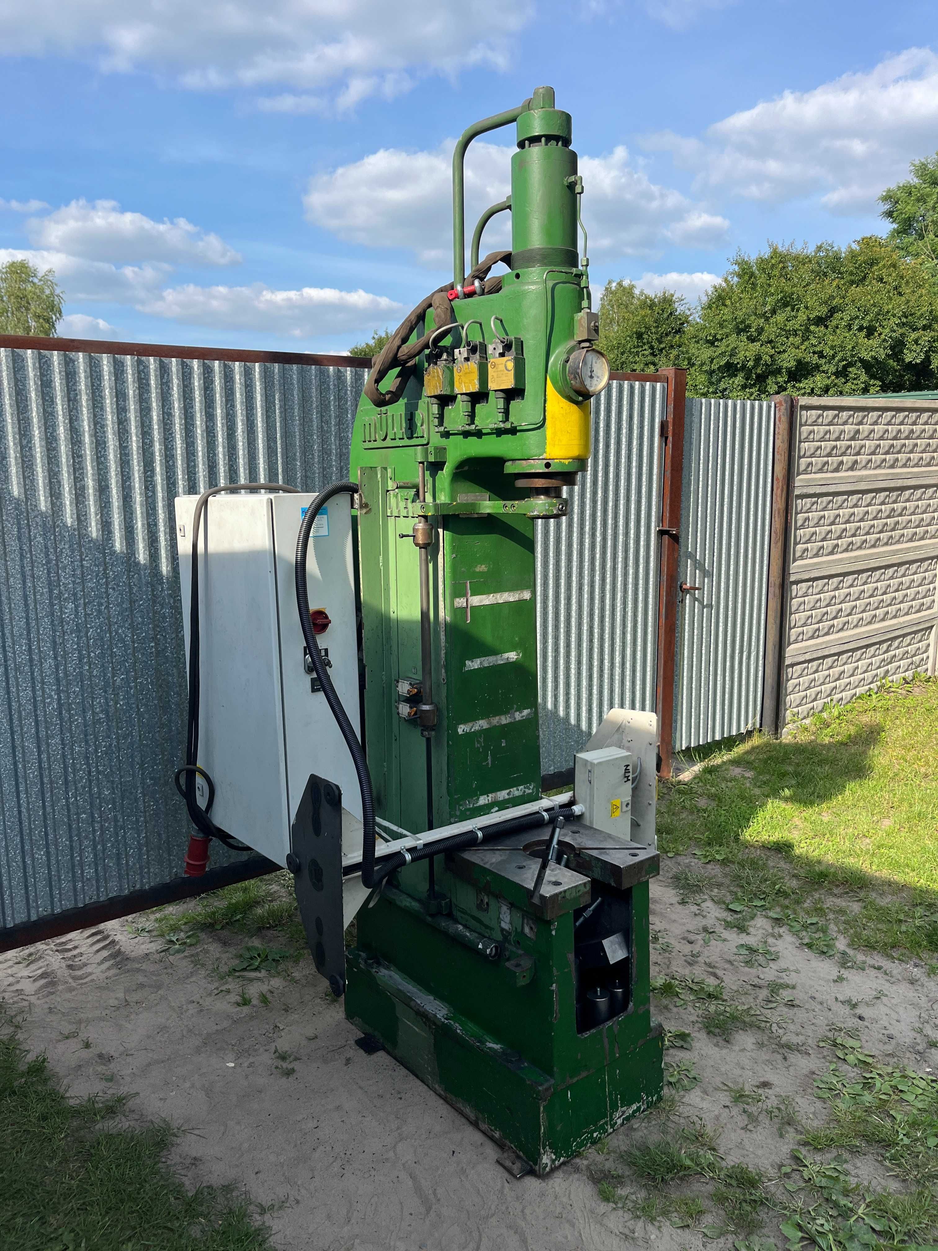 Prasa hydrauliczna Müller Weingarten HEP 10 T, Niemiecka solidność