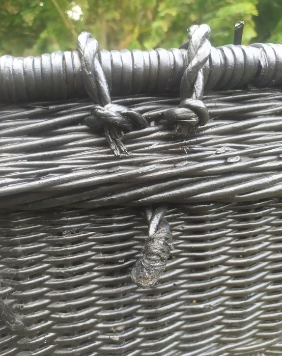 duży wiklinowy Kufer Skrzynia Kosz zamykany malowany na czarno