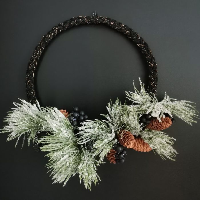 Makramowy świąteczny wianek czarny wieniec na święta duży