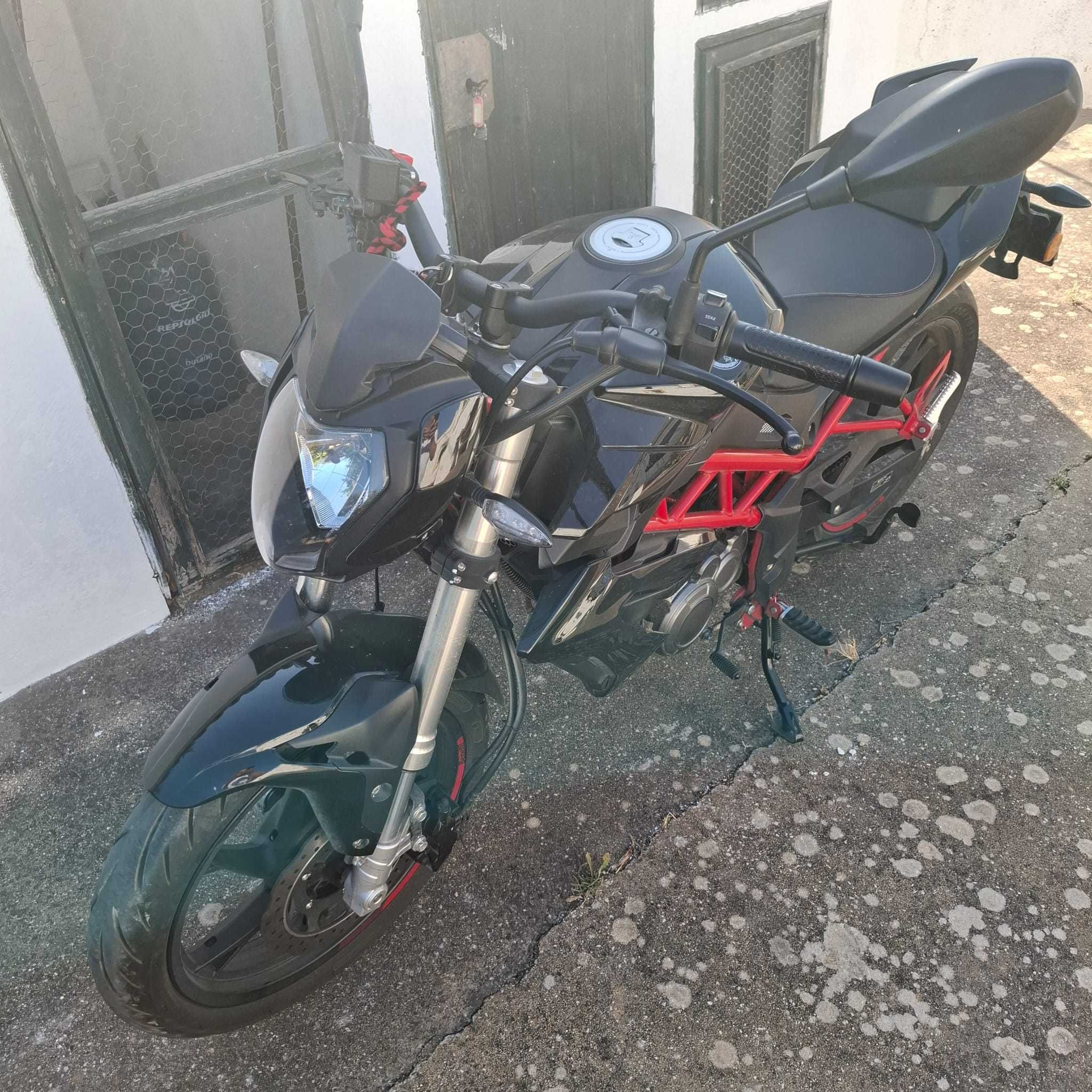 Moto Benelli BN125