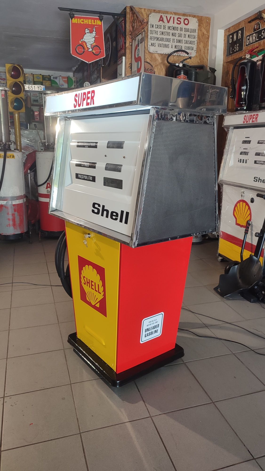 Bomba de gasolina bar Shell