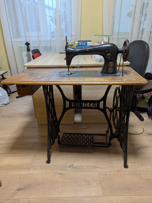 Швейна машинка Singer