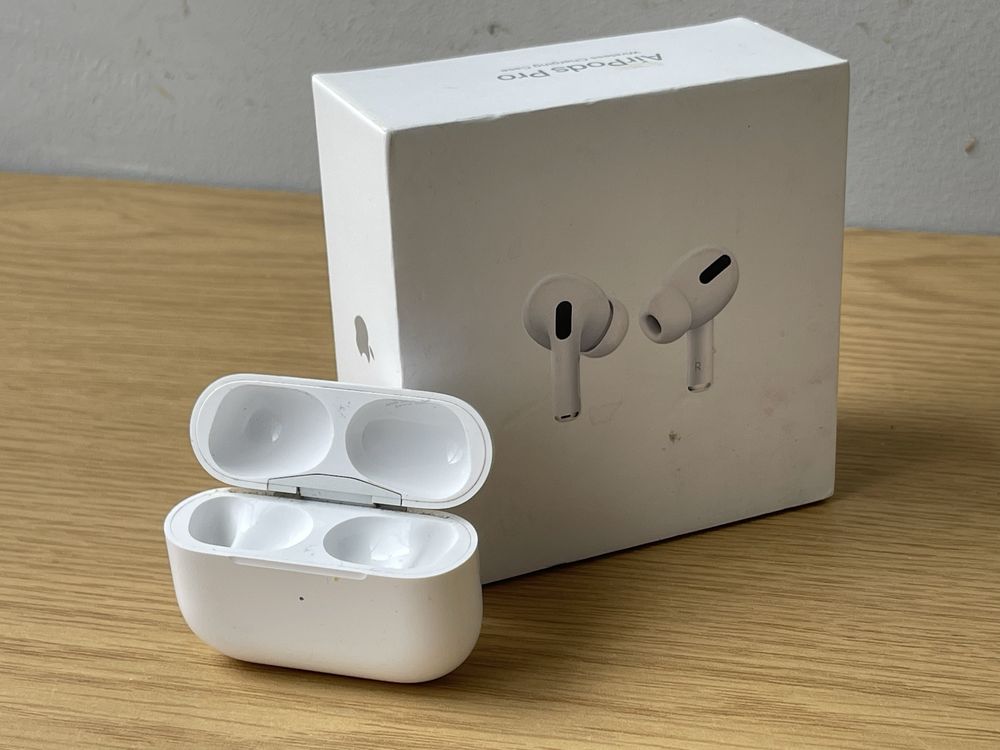 Кейс з під AirPods Pro