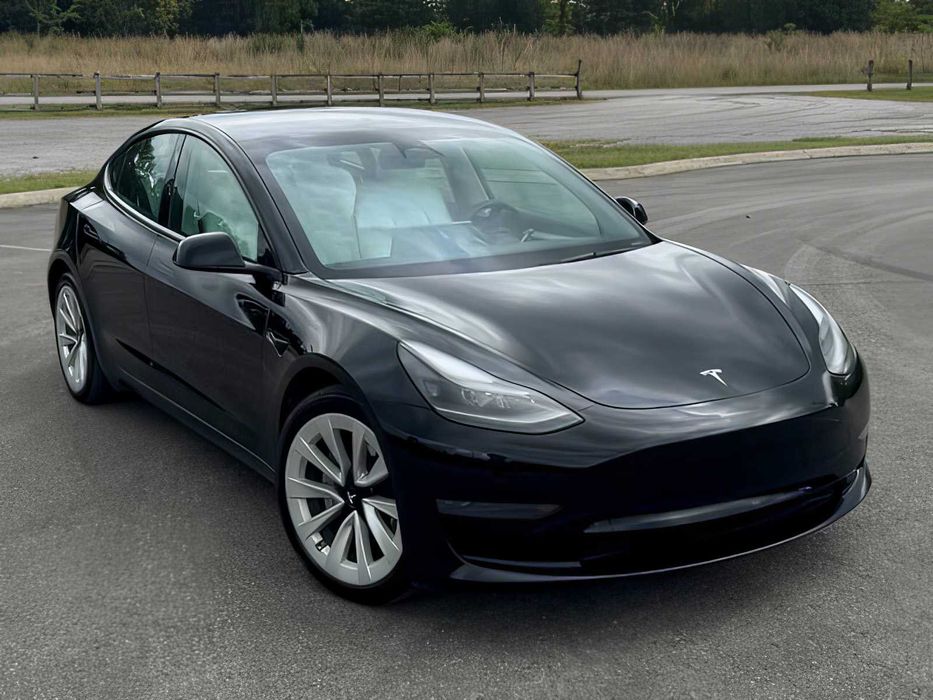 Tesla Model 3      2023