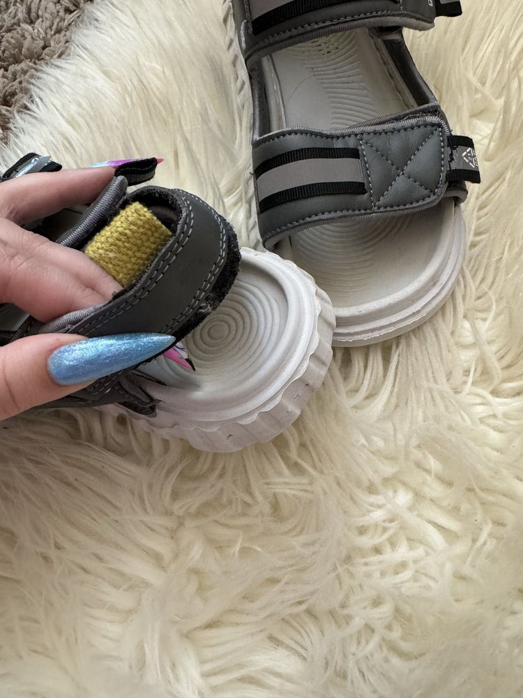 Босоніжки босоножки шльопки шльопанці сандалі сандалии