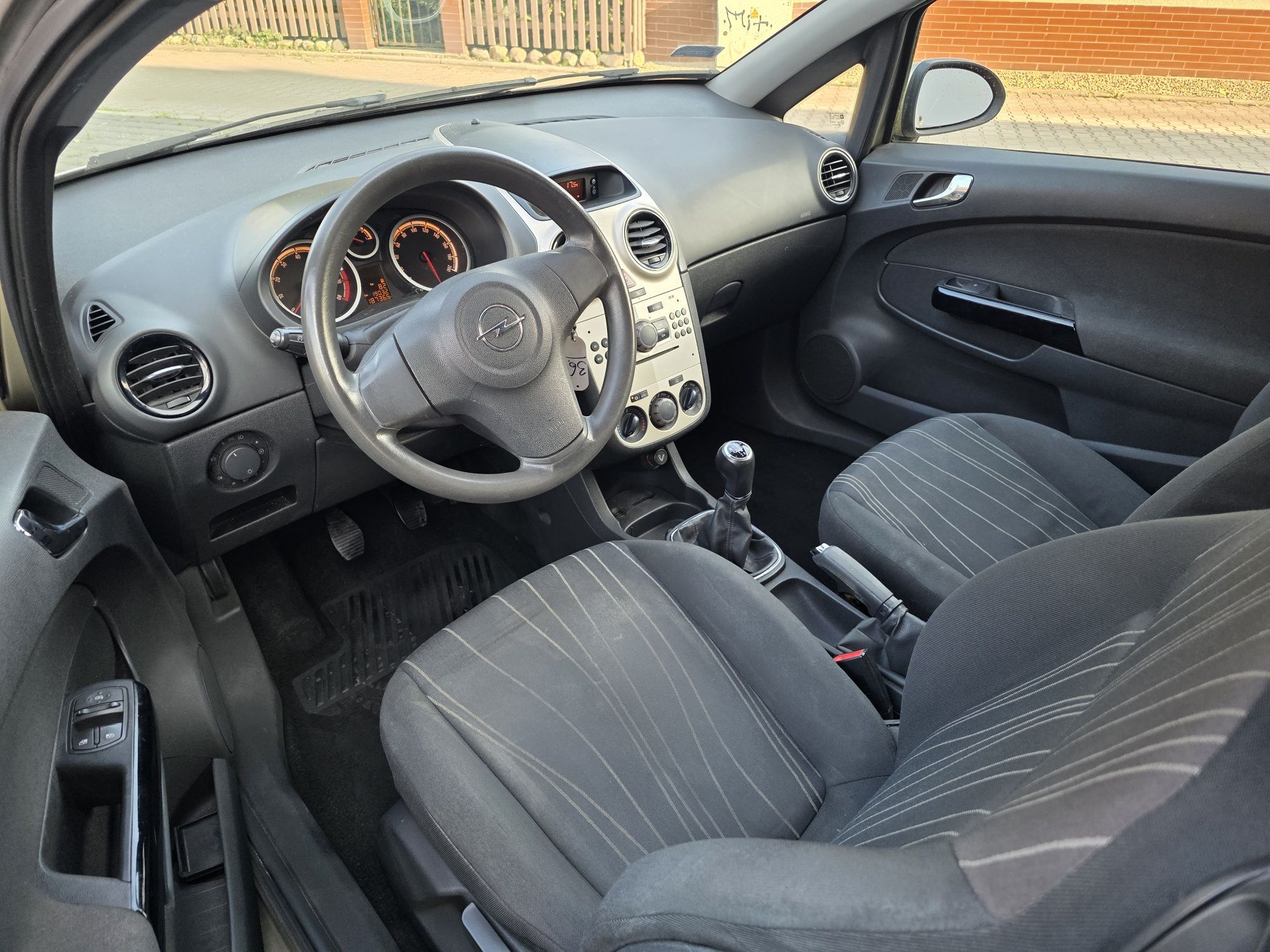 Opel Corsa D 2008r 1.0 60KM opłaty na rok