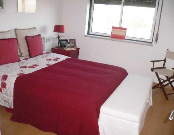 Apartamento T3 com Piscina em Peniche – Vista Mar e Perto da Praia