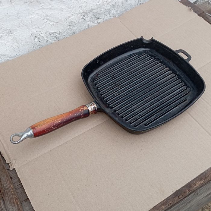 Сковорода чугунная.гриль Жаровня сковородка чугунная