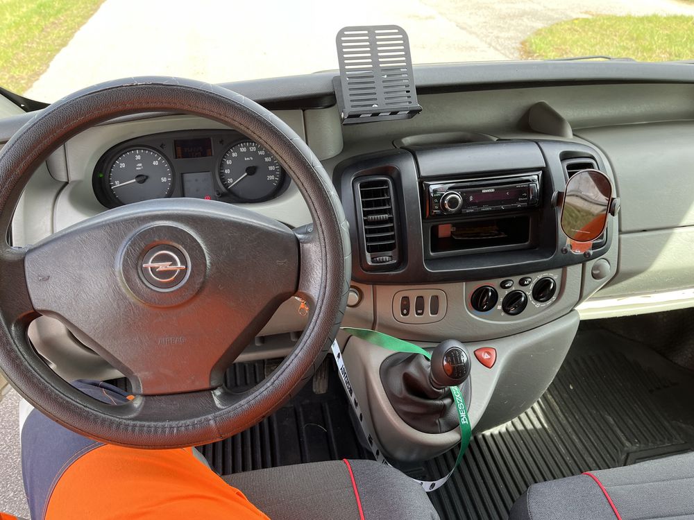 Opel Vivaro Trafic Primastar 2.0 115km Klimatyzacja Hak 2 komplety kół