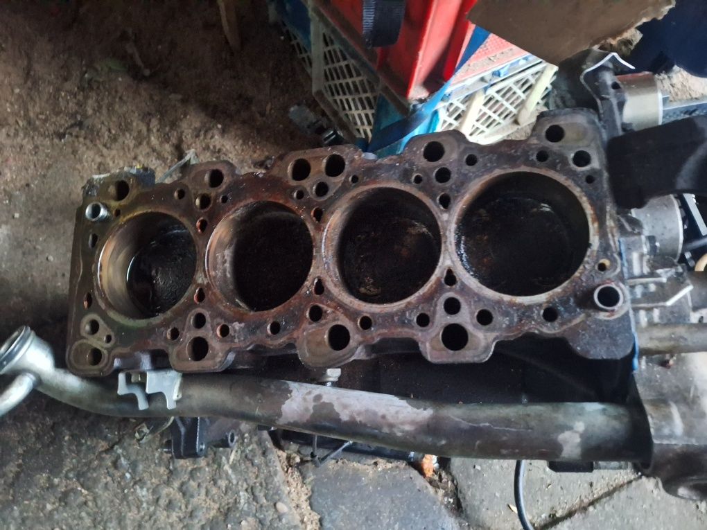 Mitshubishi Outlander 4g63 silnik dół 2.0 16 v 2008 rok