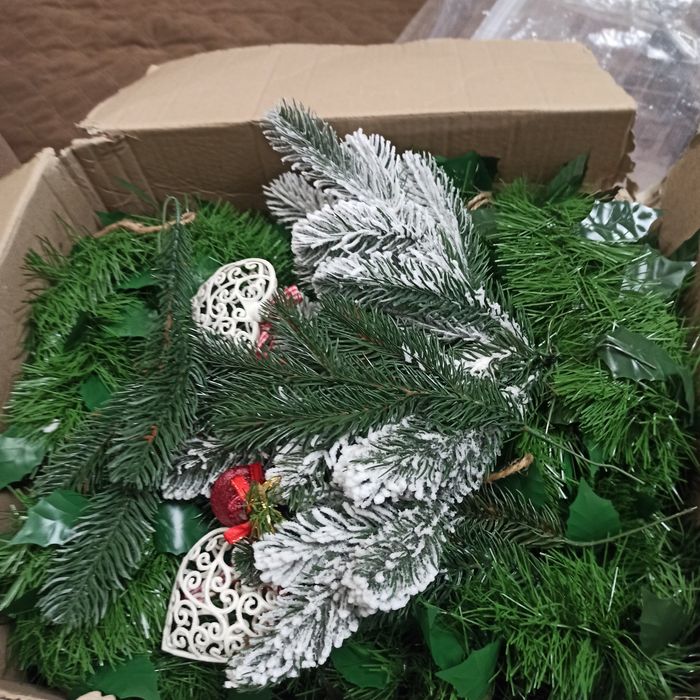 Продам украшения новогодние в виде веточек Ёлки.микс.