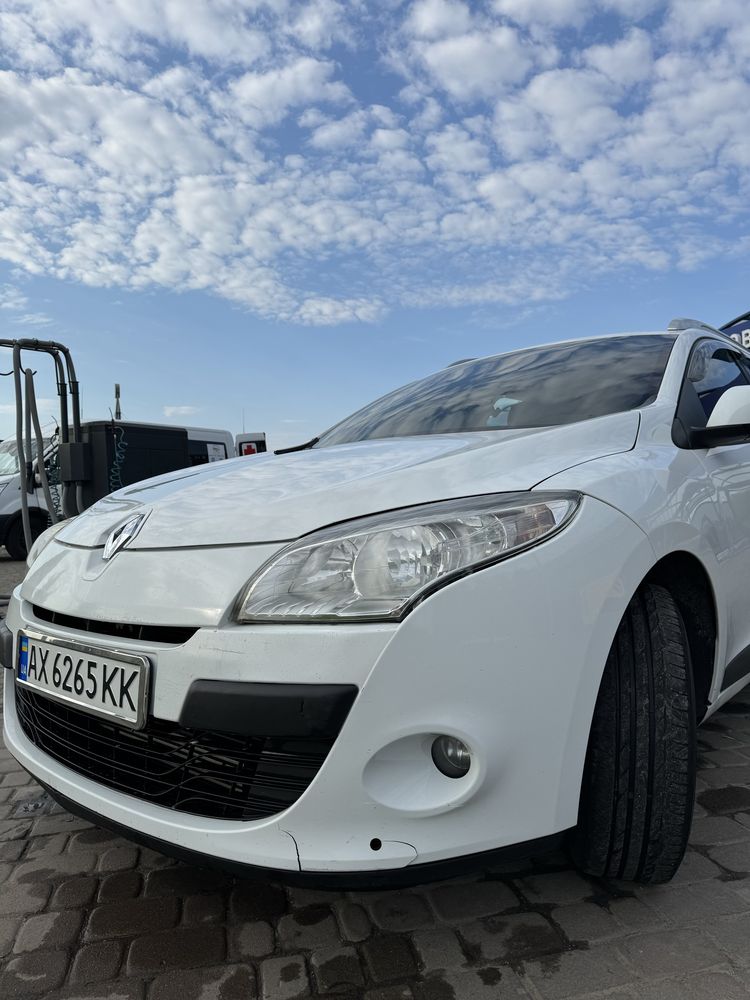 Продам Меган 3 2010, автомат