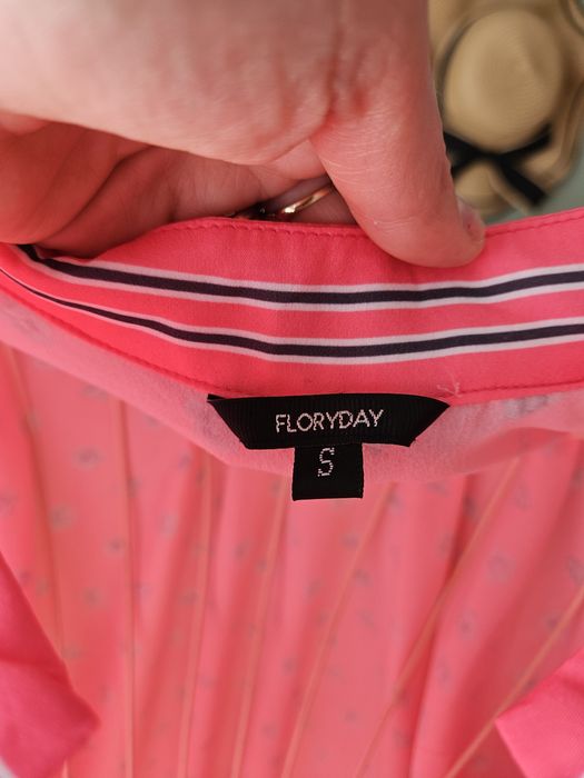 Sukienka damska letnia rozkloszowana boho – fuksja z kwiatowym wzor