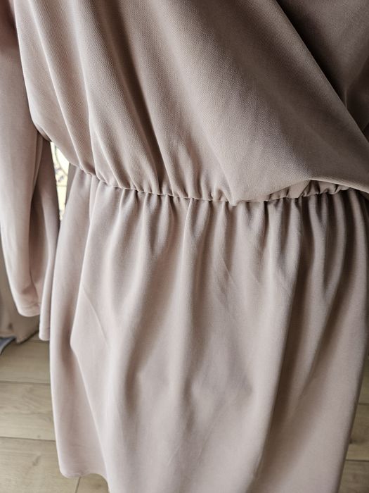 Urocza sukienka damska z gumką w pasie - Made in Italy! Nude uniwersal