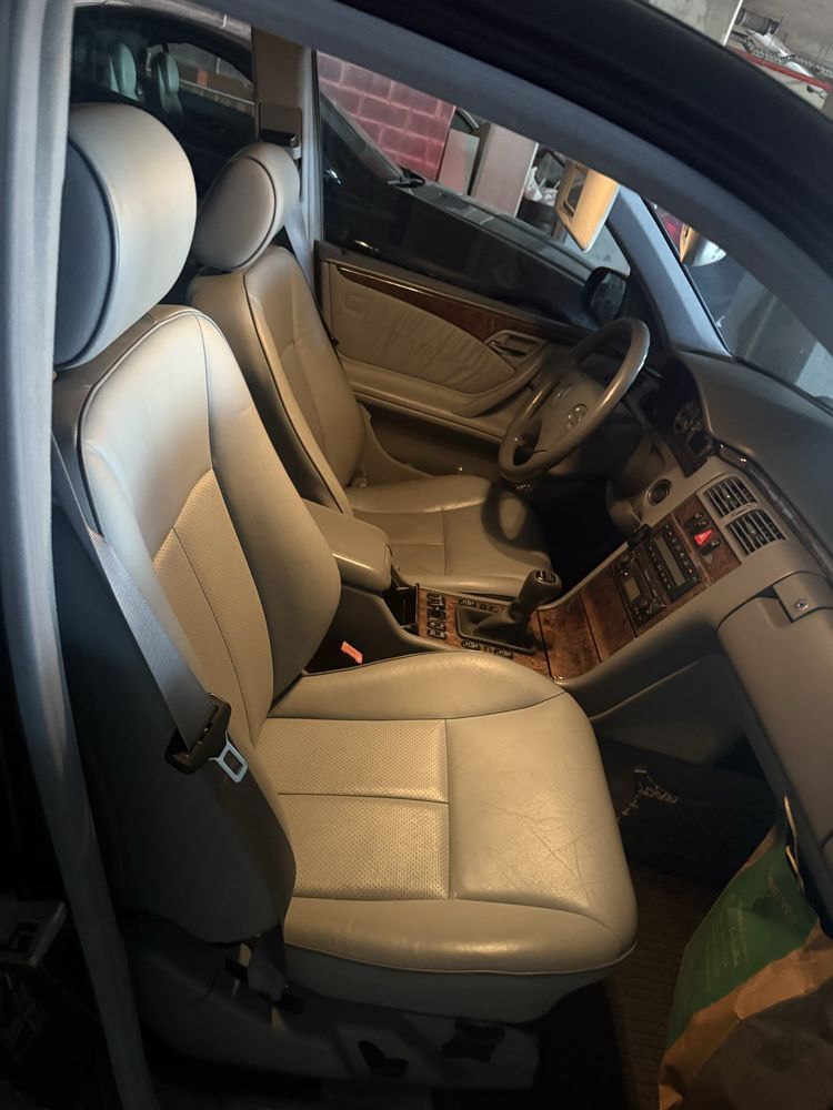 Mercedes benz E 270 CDI  Avantgard manual
