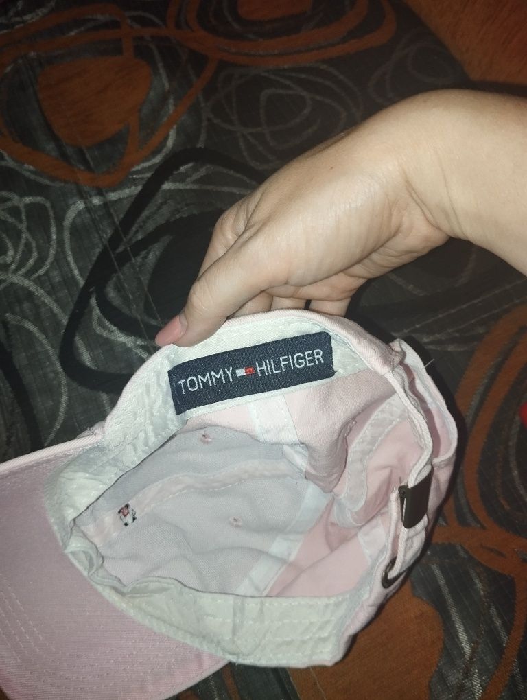 Różowa czapka damska Tommy Hilfiger
