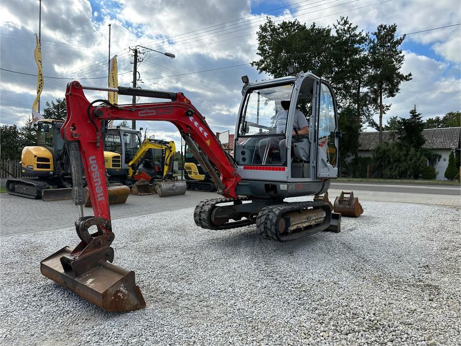 Minikoparka Wacker Neuson 2503 z 2008 roku waga 2600kg koparka 1 WŁ