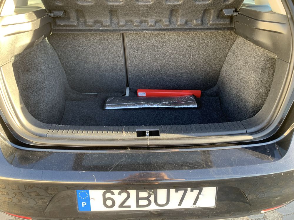 Seat Ibiza 2006 com câmera de marcha-atrás