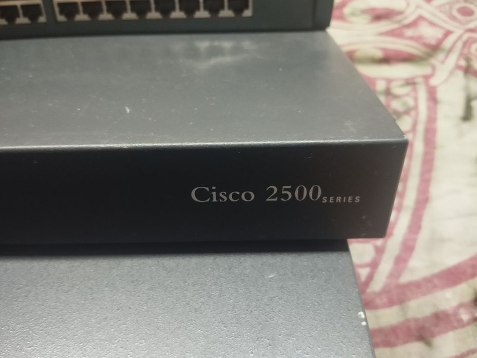 Lote de material Cisco e outro lote