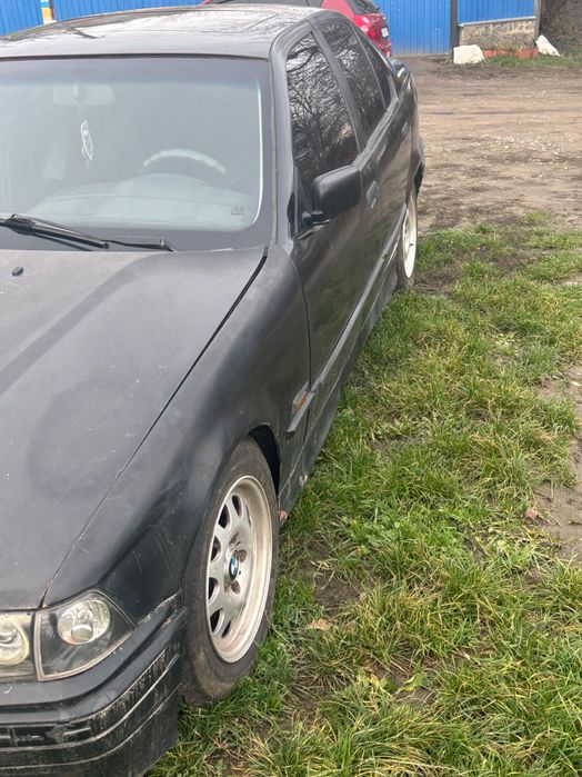 Продаю ВМВ Е-36 1.8 бензин