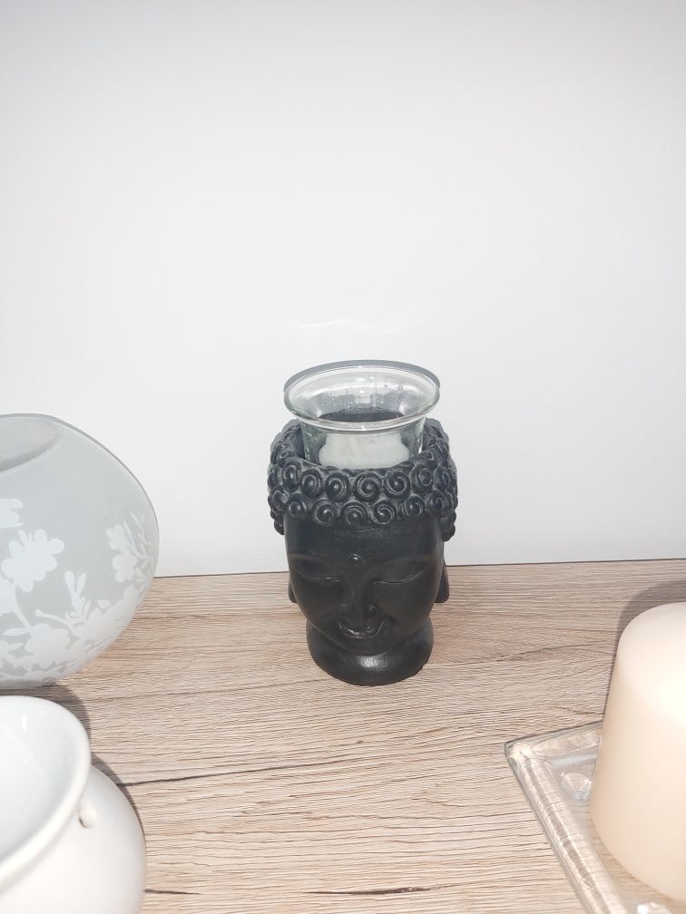 Tela baú e decoração buda